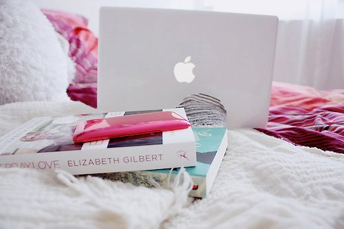 apple-books-girly-imac-laptop-Favim-1.com-351999
